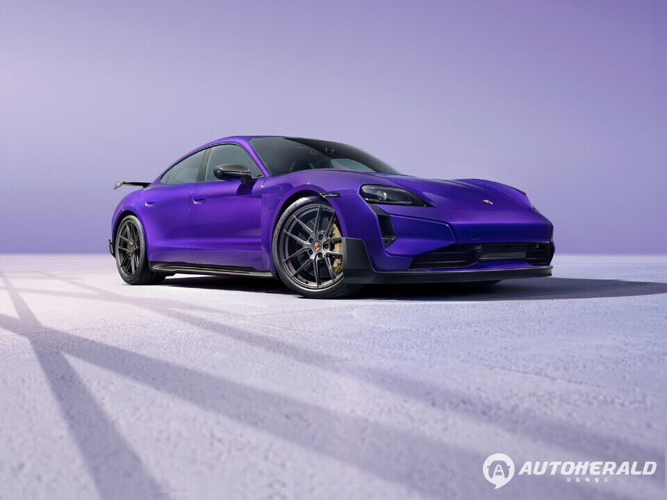 트랙 맞춤형 포르쉐, ‘타이칸 터보 GT 바이작 패키지’ (출처: 오토헤럴드)