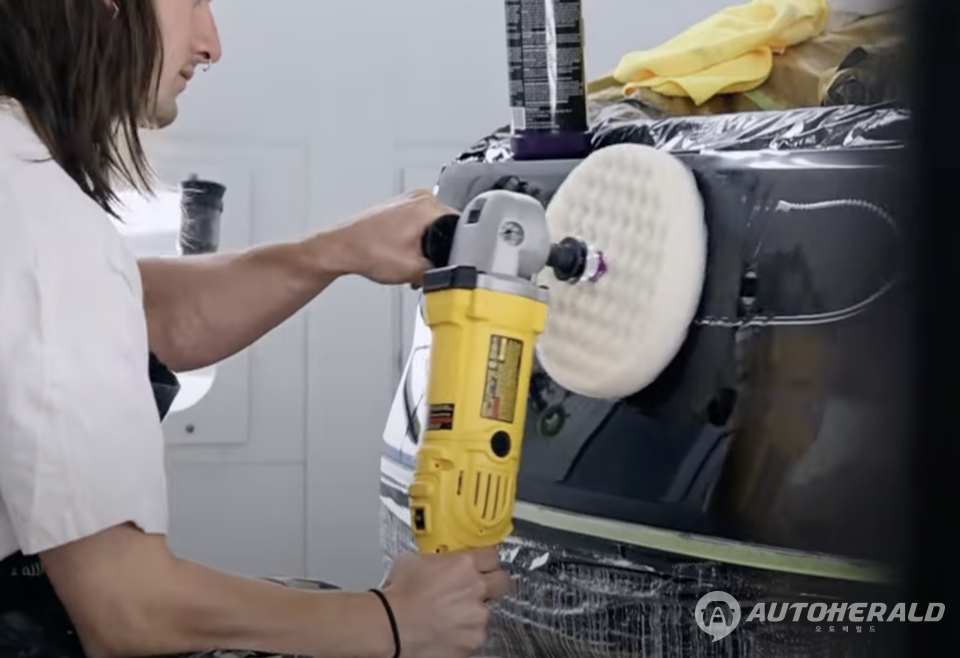 포드의 차세대 전기차 전략을 홍보하는 영상에서 신형 전기 픽업트럭으로 추정되는 장면이 포착됐다. (출처:포드 유튜브 캡처)