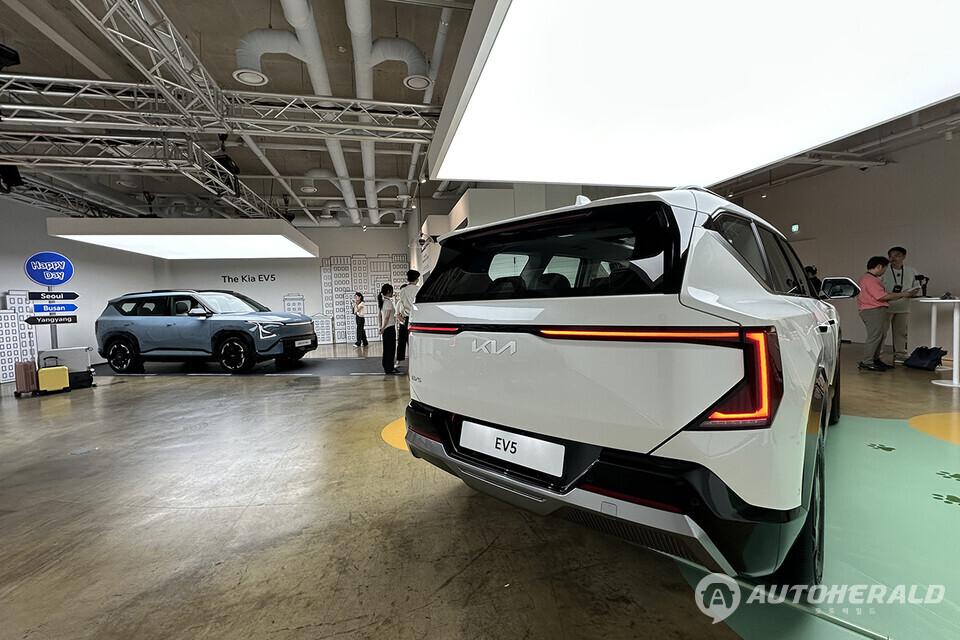 EV5 외관 디자인은 정통 SUV 바디타입에 패밀리카 콘셉트가 적용됐다(오토헤럴드 김훈기 기자)