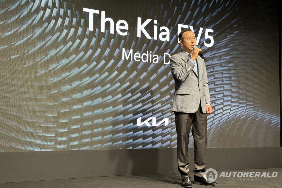 기아 국내사업본부장 정원정 부사장은 EV5가 합리적 전기 패밀리 SUV 구매자들에게 매력적 선택지가 될 것이라고 밝혔다(오토헤럴드 김훈기 기자)