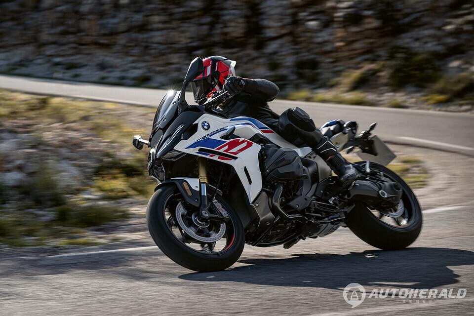 뉴 R 1300 RS는 다재다능함까지 겸비한 탁월한 스포츠 투어러다. (출처: BMW 모토라드)