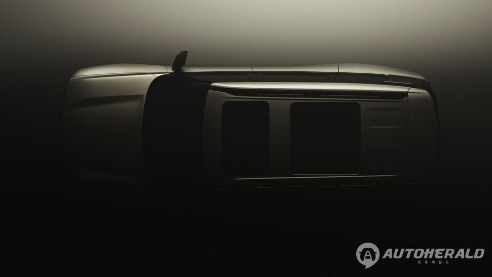 루프 라인과 D필러의 조화로움이 돋보이는 2027년형 텔룰라이드의 상단 디자인. (기아)