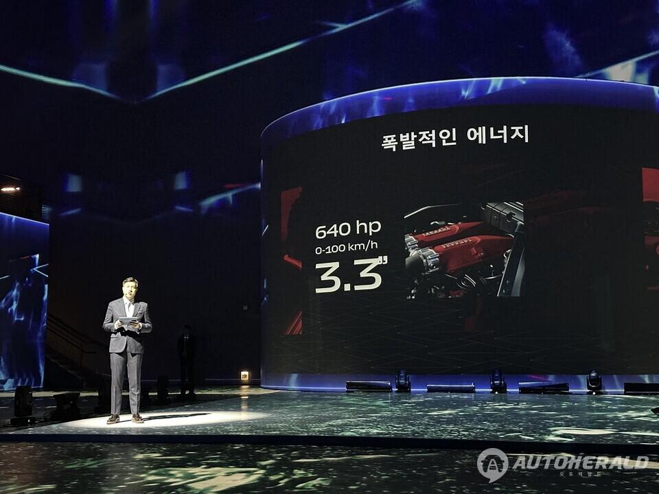 해당 모델은 정지 상태에서 시속 100km까지 단 3.3초 만에 도달한다(오토헤럴드 김훈기 기자)