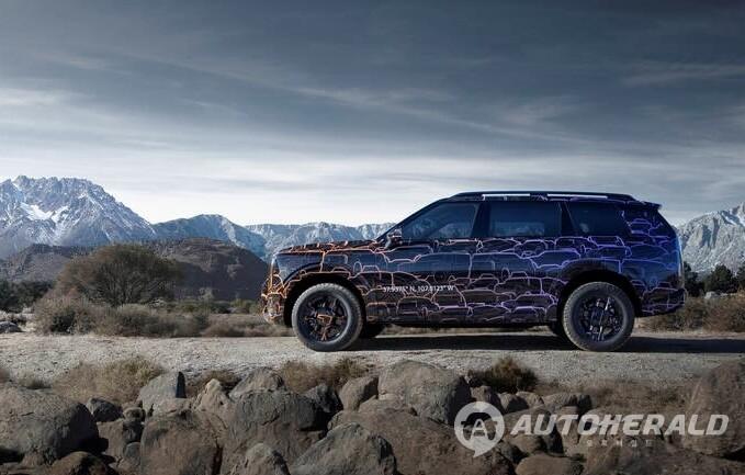 신형 텔룰라이드는 기존의 둥글고 유선적인 이미지에서 벗어나 보다 각지고 모듈화된 실루엣을 적용했다. (기아)