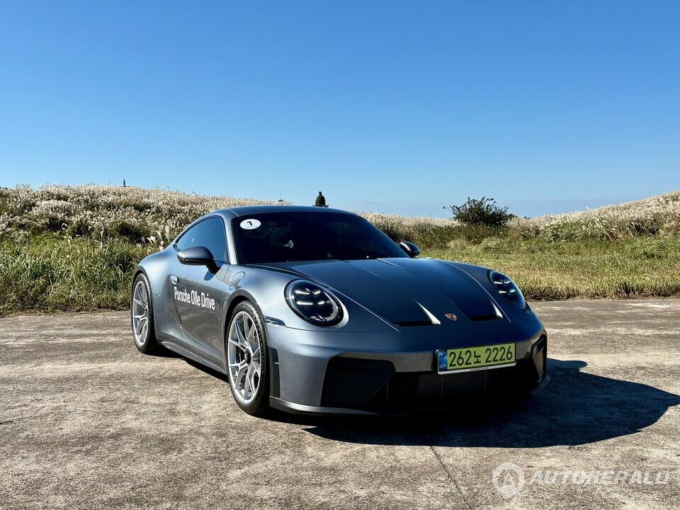 포르쉐 911 GT3. 포르쉐 올레 드라이브는 제주의 아름다운 해안, 와인딩 도로 등 정해진 시간(3시간)에 자유롭게 시승이 가능하다. (김흥식 기자)