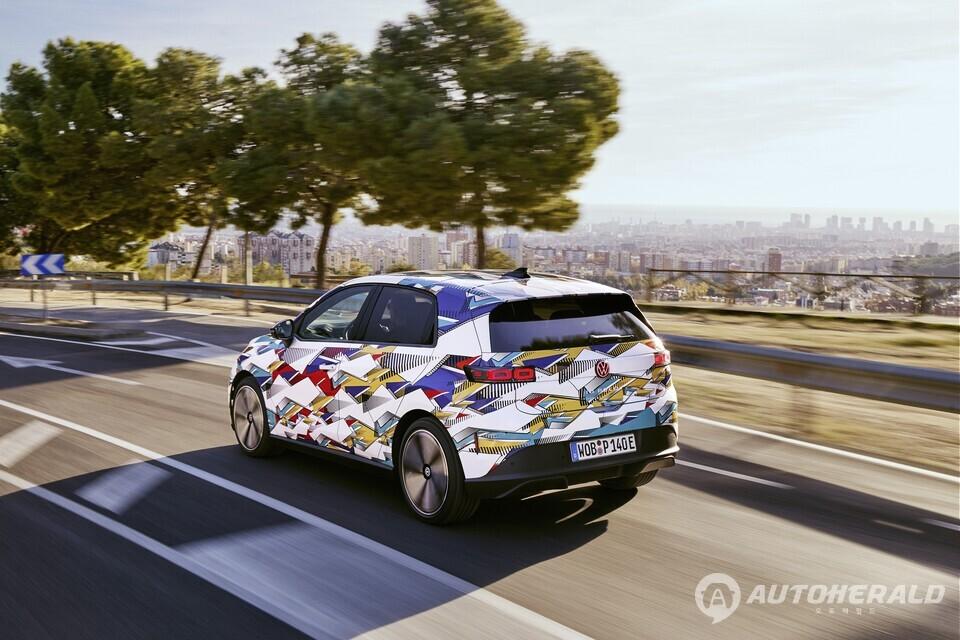 ID. 폴로는 컴팩트한 차체에도 불구하고 전기차 전용 플랫폼을 통해 실내 공간과 적재 용량을 크게 확대한 것이 특징이다. (폭스바겐 제공)