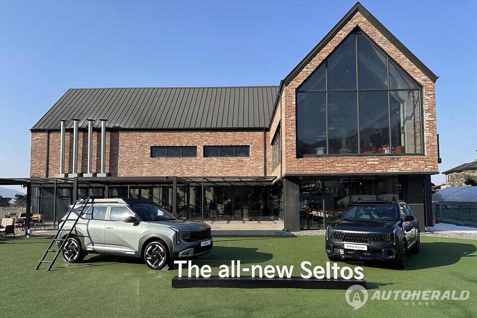 디 올 뉴 셀토스 하이브리드는 운전 재미를 전면에 내세우기보다는, 정숙성·연비·주행의 매끄러움이라는 기본기에 집중한 모델이다(오토헤럴드 김훈기 기자)