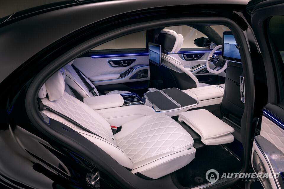 더 뉴 메르세데스 벤츠 S 클래스 2열. (메르세데스 벤츠 제공)