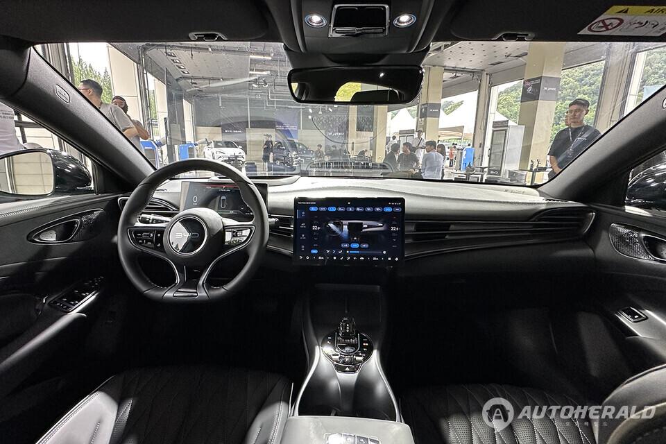 이번 출시되는 씰 후륜구동 트림은 씰(SEAL RWD)과 씰 플러스(SEAL RWD PLUS) 등 두 가지로 구성된다(오토헤럴드 DB)