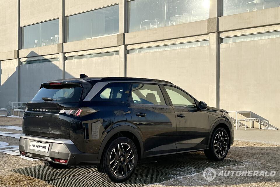 파워트레인은 가솔린 엔진 136마력과 전기 모터 15.6kW의 조합으로 합산 145마력을 발휘한다(오토헤럴드 김훈기 기자)