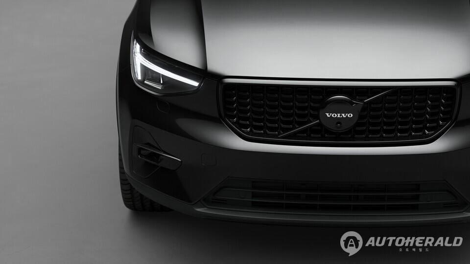 볼보자동차코리아가 'XC40 블랙 에디션(Black Edition)'을 올해 첫 에디션 모델로 출시한다(볼보자동차 제공)