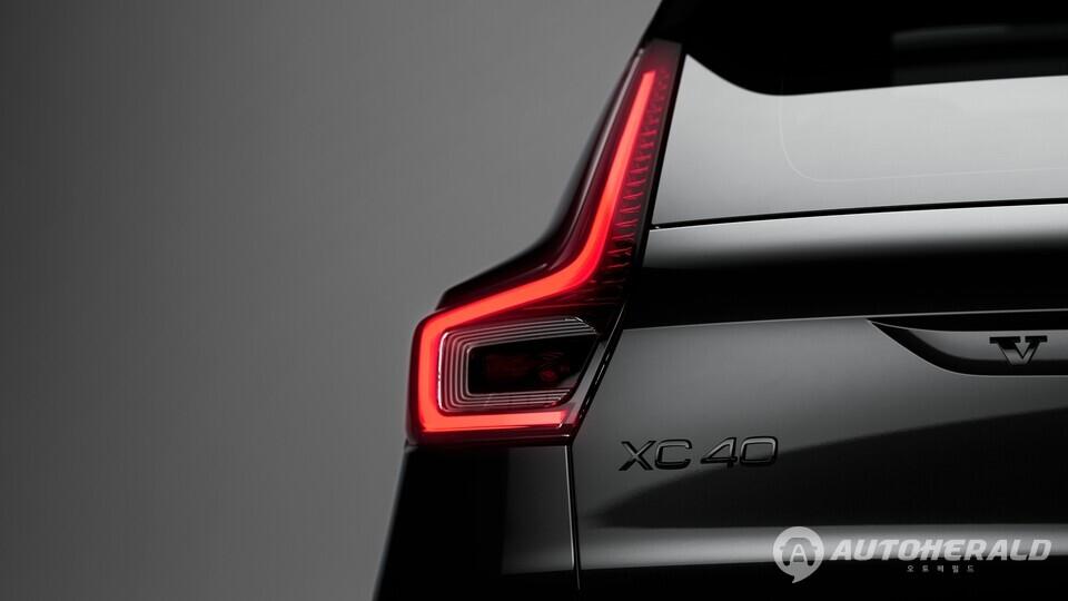 XC40 블랙 에디션의 판매 가격은 5610만 원으로 앞서 출시한 XC40 블랙 에디션과 동일한 가격으로 책정됐다(볼보자동차 제공)