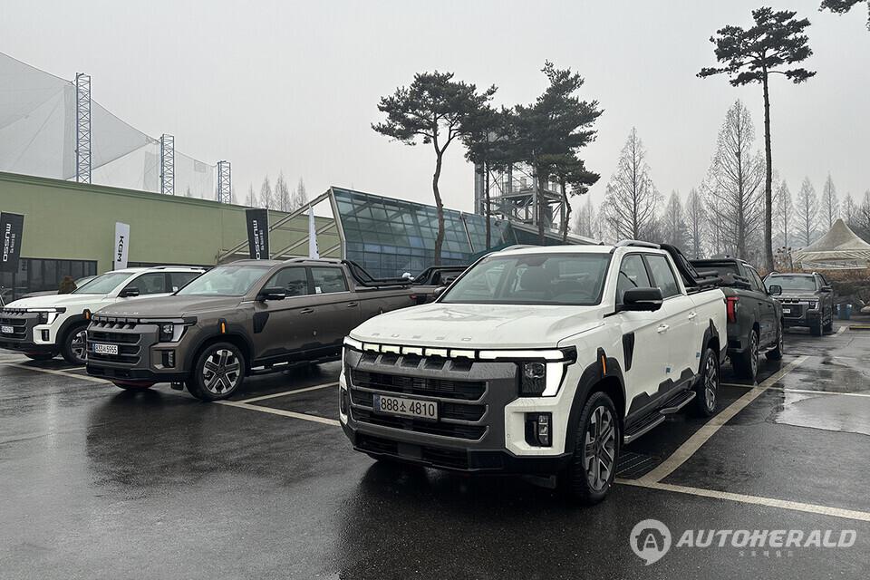 무쏘는 KG 모빌리티가 단순 파생 모델이 아닌 플래그십 픽업으로 새롭게 정의한 모델이다(오토헤럴드 김훈기 기자)