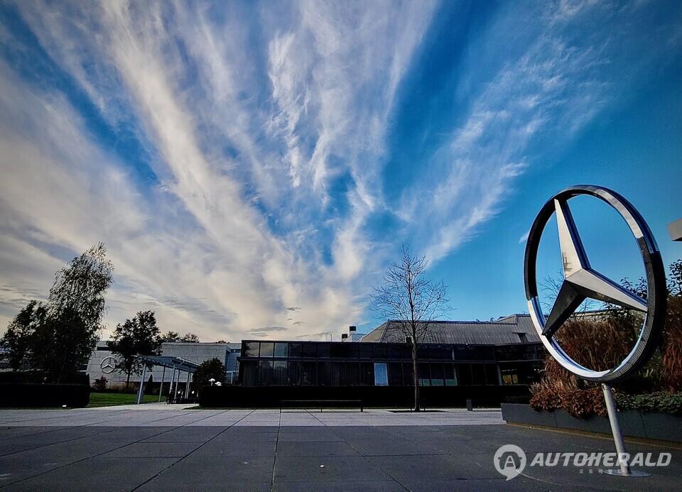 미국 도로교통안전국(NHTSA) 메르세데스 벤츠 순수 전기차 EQB가 배터리 열폭주 및 화재 우려로 리콜을 실시한다고 밝혔다. (오토헤럴드 DB)