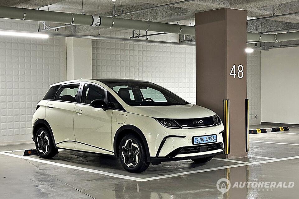 돌핀의 상위 트림 '액티브'는 150kW, 약 204마력의 출력을 발휘하고, 정지 상태에서 시속 100km까지 7.0초 만에 도달한다.(오토헤럴드 김훈기 기자)