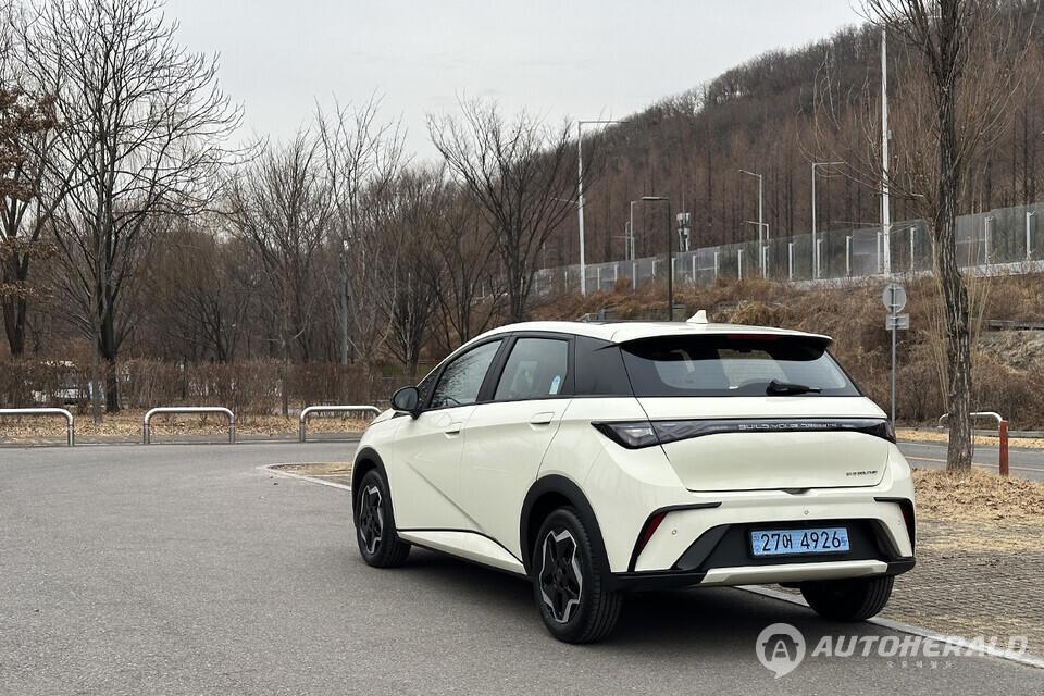 BYD 돌핀은 1회 충전 주행거리에서 환경부 인증 기준 최대 354km를 기록했다.(오토헤럴드 김훈기 기자)