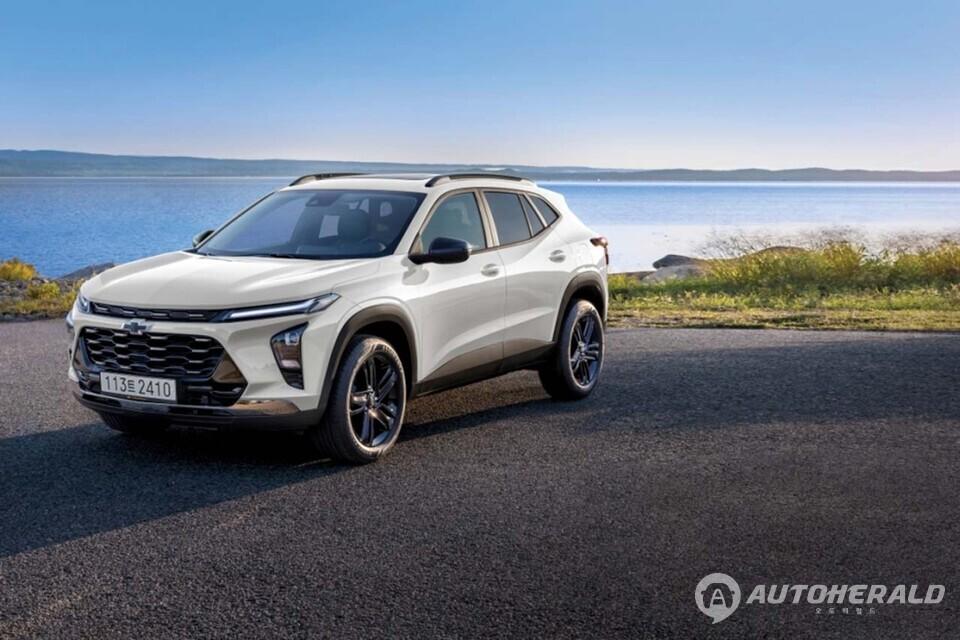 쉐보레가 2026년형 '트랙스 크로스오버'에 'RS 이그나이트 에디션(RS IGNITE EDITION)'을 새롭게 추가하고 본격적인 사전계약에 돌입한다고 4일 밝혔다.(쉐보레 제공)