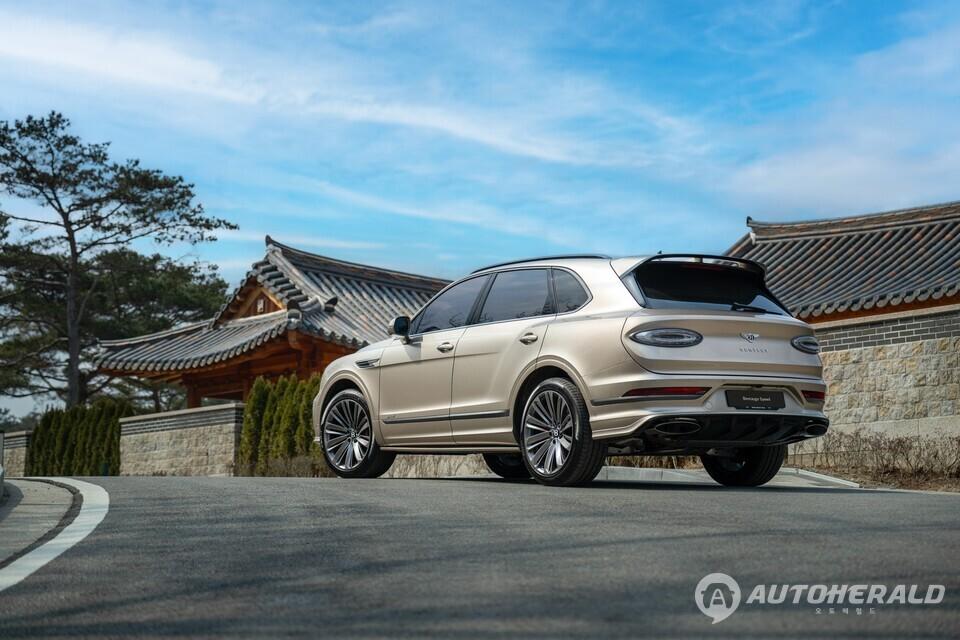 더 뉴 벤테이가 스피드에는 새로운 4.0ℓ V8 트윈터보 엔진이 탑재됐다.(벤틀리 제공)