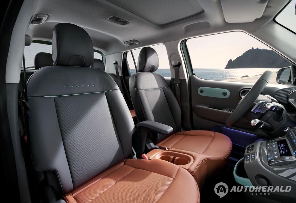 실내에는 동급 차량 중 유일하게 천연 가죽 시트가 적용됐다. (현대차 제공)