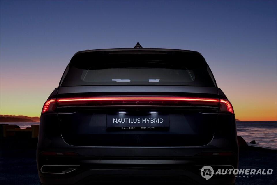 링컨의 대표 중형 SUV ‘링컨 노틸러스 하이브리드'를 국내 공식 출시한다. (에프엘오토 제공)