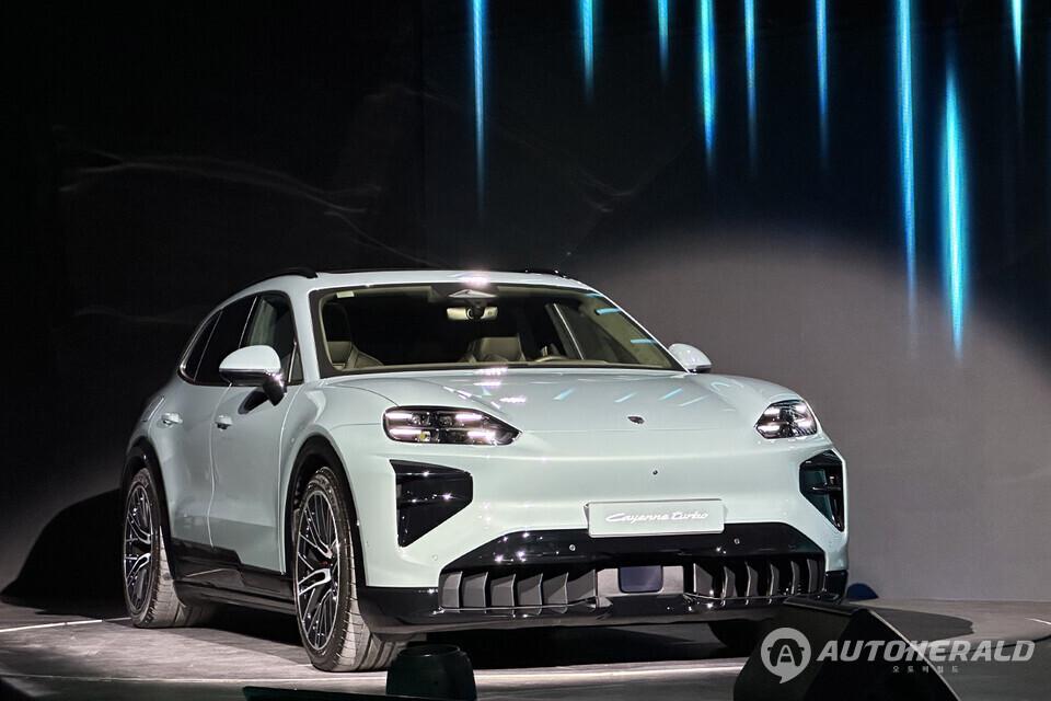 포르쉐코리아가 순수 전기 SUV의 새로운 기준을 제시하는 '카이엔 일렉트릭'을 신년 기자 간담회를 통해 19일 국내 최초로 공개했다(오토헤럴드 김훈기 기자)