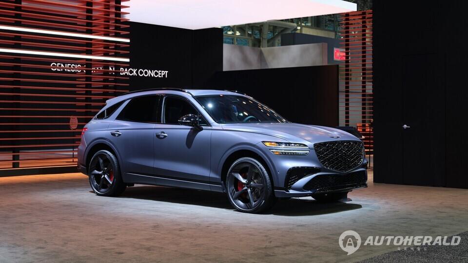 제네시스는 미국 뉴욕 제이콥 재비츠 컨벤션 센터에서 열린 '2026 뉴욕 국제 오토쇼'에서 'GV70 그래파이트 에디션'을 세계 최초로 공개했다(현대차 제공)