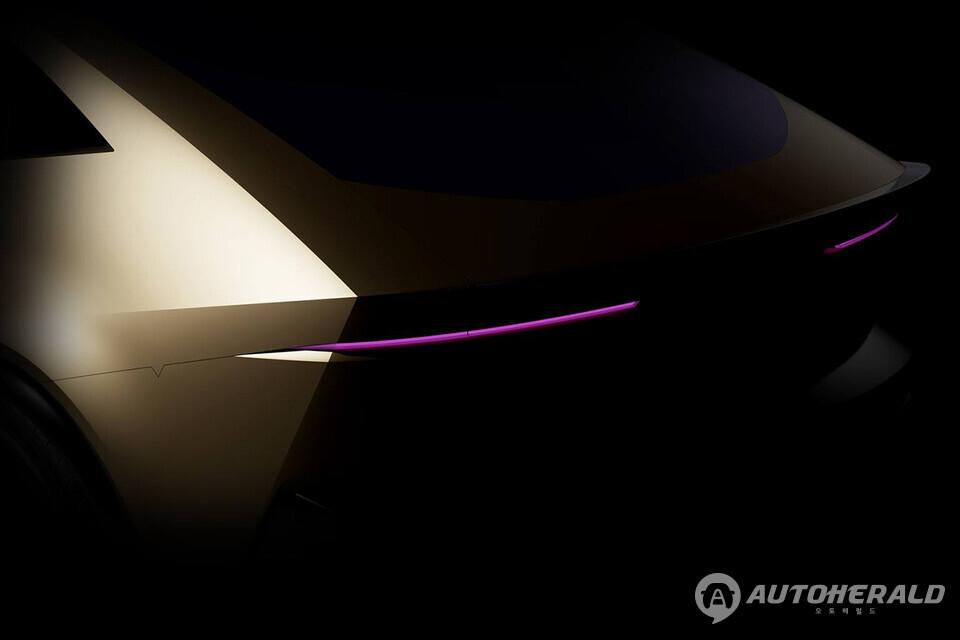 비너스 콘셉트는 낮고 유려한 실루엣을 기반으로 감성적 디자인을 강조한다(출처: 현대차)