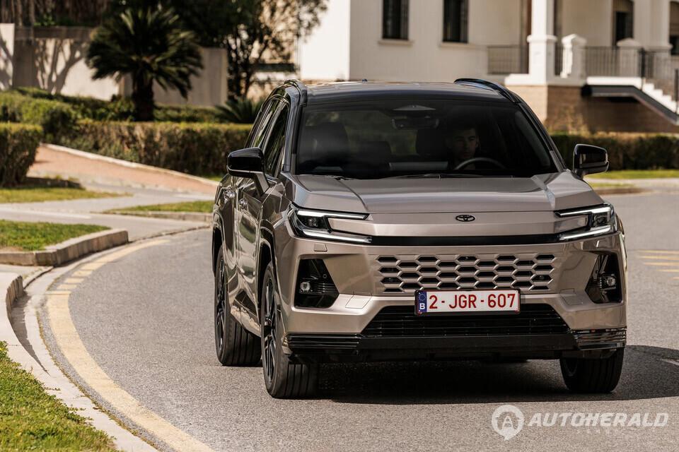 토요타코리아가 '올 뉴 RAV4(ALL-NEW RAV4)'를 다음달 16일 국내 출시한다(토요타)