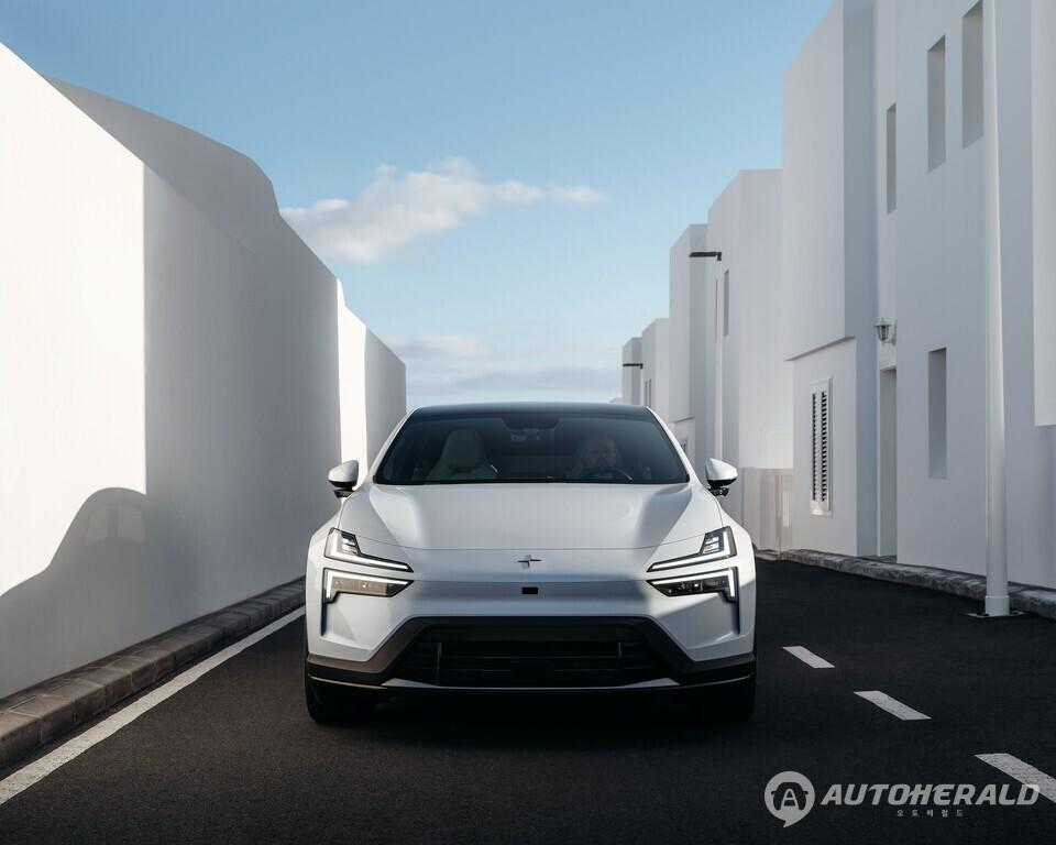 ‘폴스타 4 SUV 쿠페’는 2027년형부터 ‘폴스타 4 쿠페’로 이름을 변경했다. (폴스타)