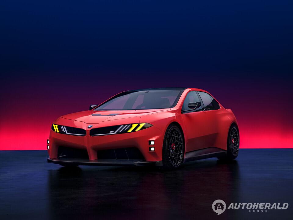BMW M 콘셉트 노이어 클라쎄. 노란색 시그니처 조명과 낮고 넓은 차체 비율, 대형 공기흡입구를 통해 차세대 BMW M 전기차의 디자인 방향성을 제시한다. (BMW)