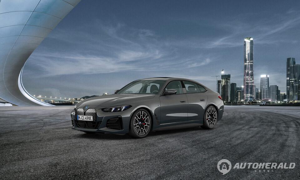 i4 eDrive40 그란 쿠페 M 스포츠 프로 BEV 패밀리 에디션은 한정 에디션 전용 사양을 더했다(BMW)