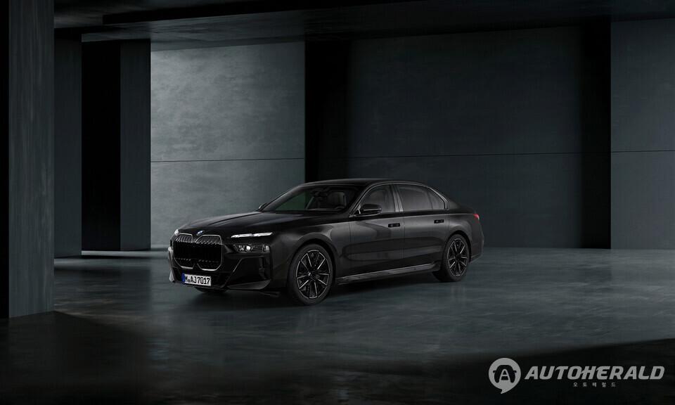 BMW코리아가 플래그십 세단 '740i xDrive M 스포츠 프로'를 국내 시장에 출시한다고 7일 밝혔다(BMW)
