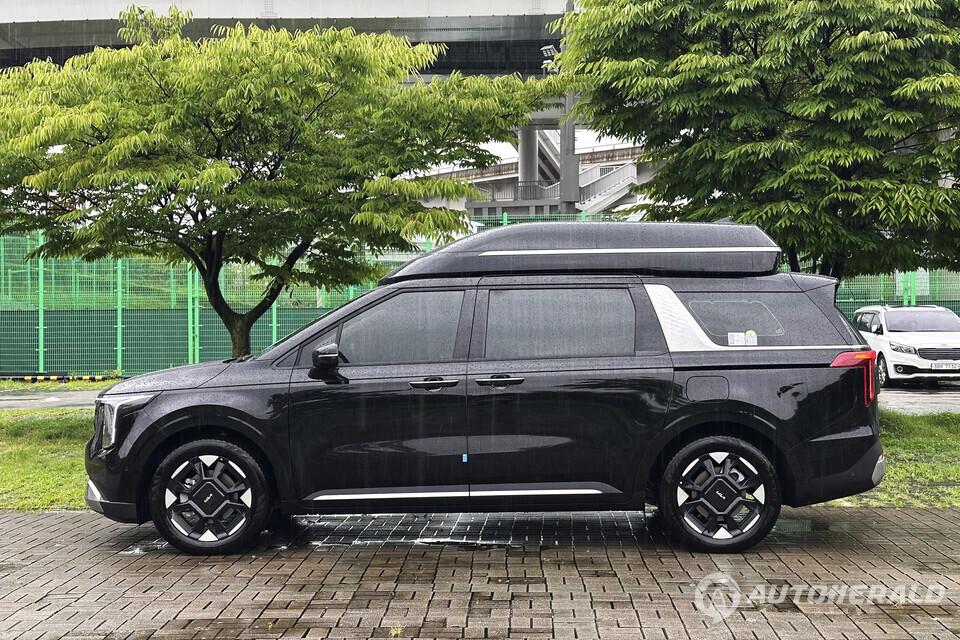'더 기아 카니발 하이루프'는 기존 카니발과 하이리무진 사이의 새로운 선택지로 볼 수 있다(오토헤럴드 김훈기 기자)