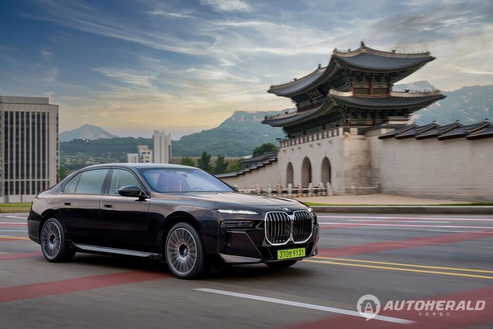 BMW코리아가 오는 11일 오후 3시, 자사 온라인샵을 통해 8월 온라인 한정 에디션 3종을 출시한다고 7일 밝혔다(BMW)