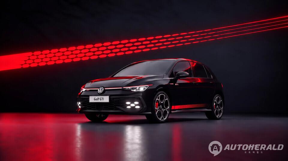 골프 GTI' 국내 출시 20주년을 기념해 특별한 디자인과 혜택을 더한 '골프 GTI 블랙 에디션(Golf GTI Black Edition)'이 출시된다(폭스바겐)