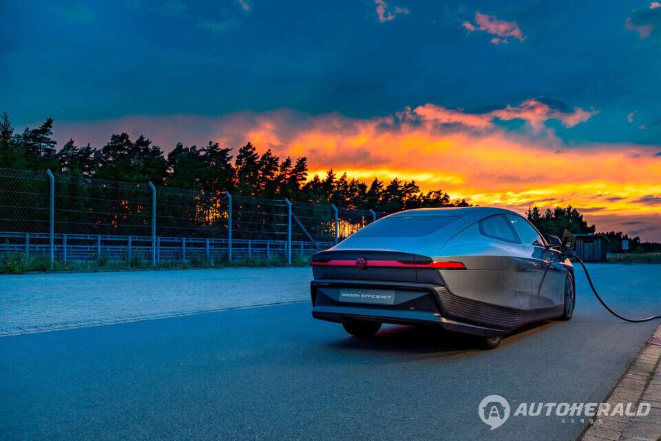 54.9kWh 배터리를 탑재해 1회 충전으로 최대 1278km 주행 기록을 세운 '미션 이피션시'.(폭스바겐)