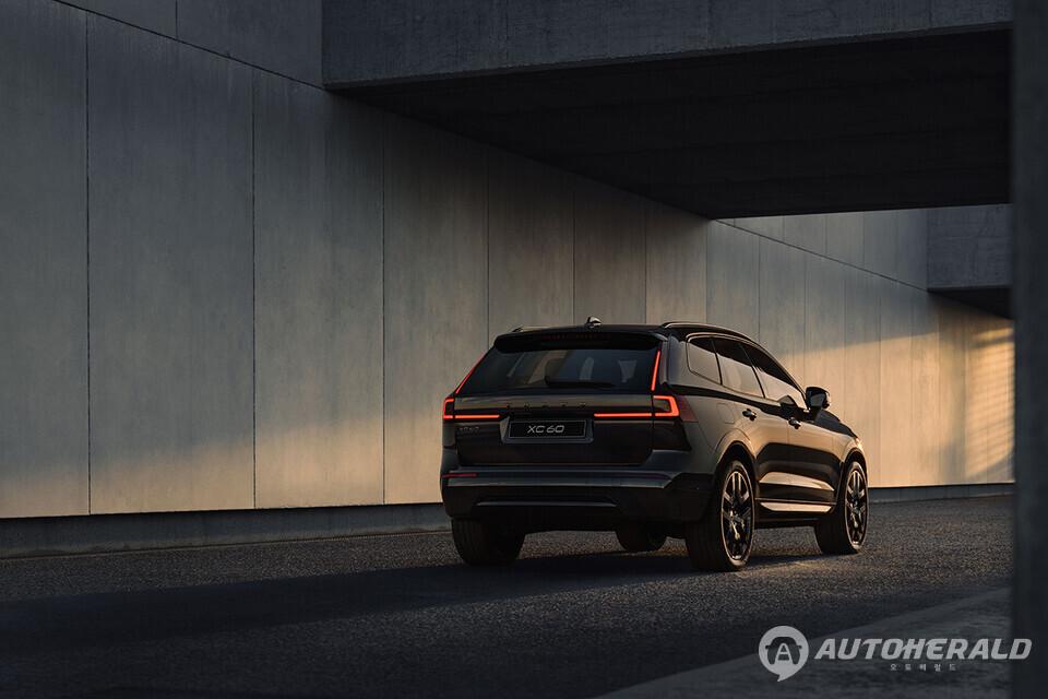 신형 XC60과 XC90 T8 AWD 장거리 PHEV는 올해 가을 생산을 시작하고 고객 인도는 2027년 초부터 진행될 예정이다(볼보)