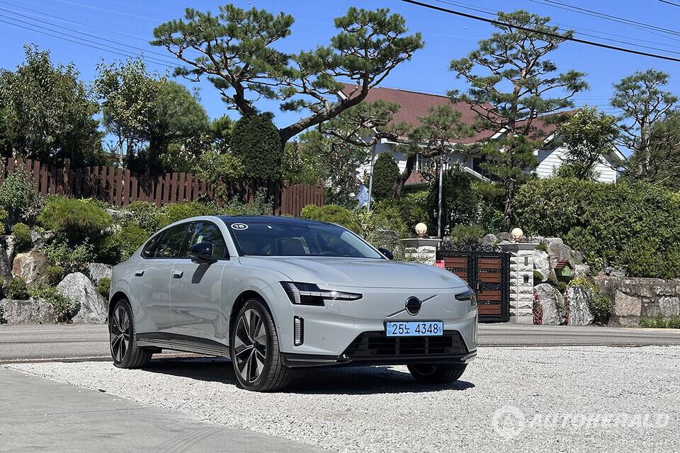 이번 시승한 차량은 ES90 Twin Motor AWD Ultra 버전으로 106kWh 배터리와 듀얼모터 사륜구동 시스템을 탑재했다(오토헤럴드 김훈기 기자)