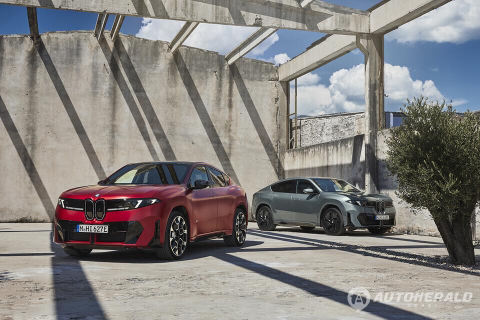 BMW가 차세대 전기차 플랫폼 '노이어 클라쎄(Neue Klasse)'를 기반으로 개발한 순수전기 SUV 쿠페 'iX4'를 최초 공개했다(BMW)